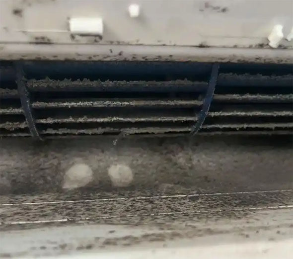 高县空调吹的风有股烧焦味是怎么回事